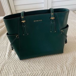 MK voyager East west crossgrain leather tote